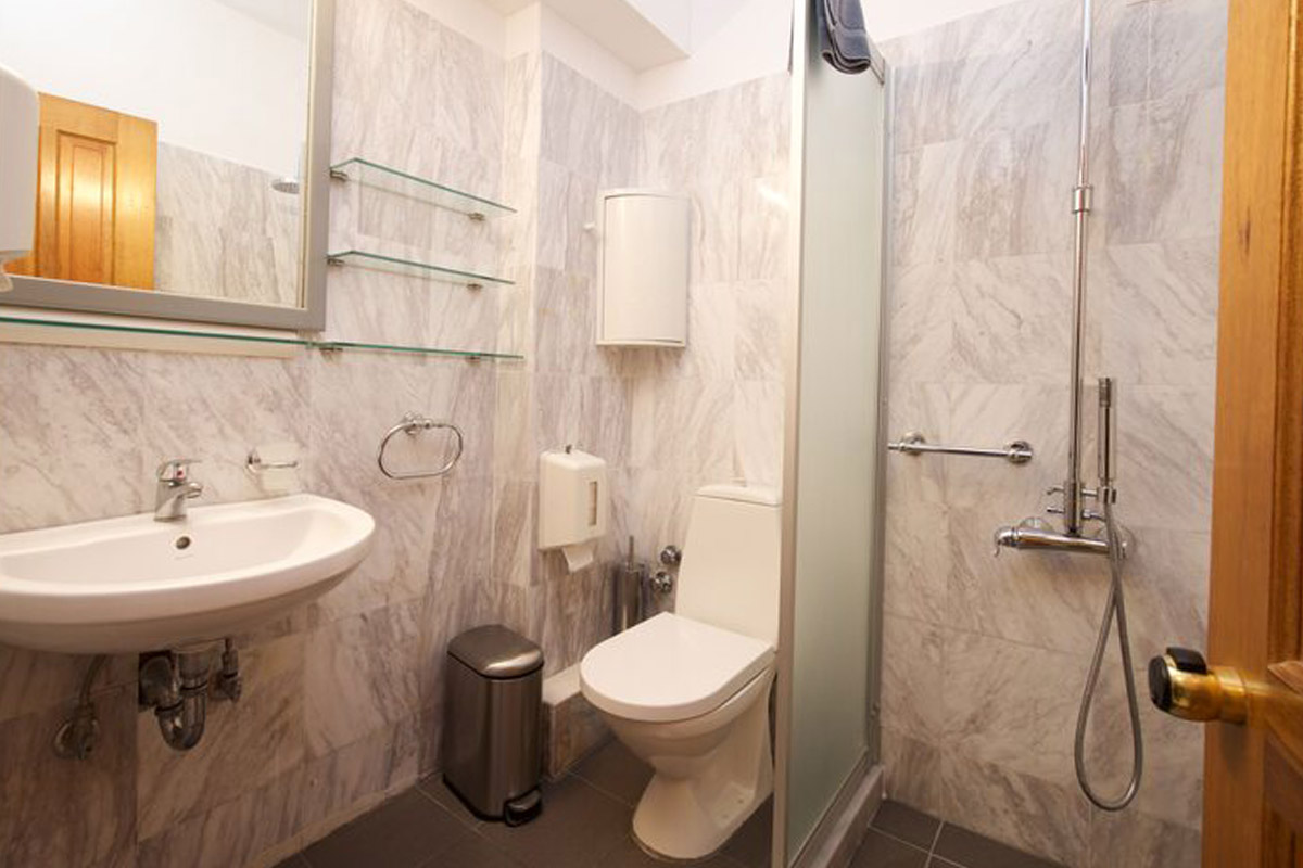 porto-fiscardo-room-2-bathroom