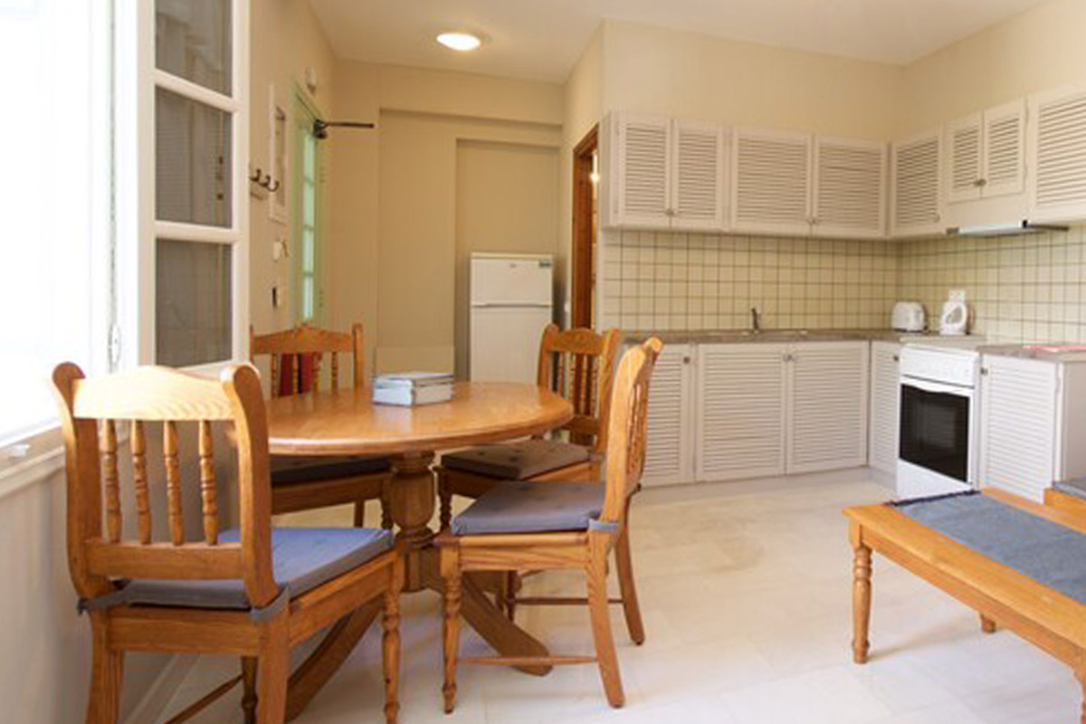 porto-fiscardo-room-4-kitchen