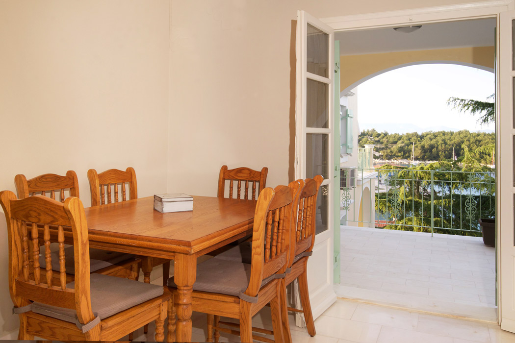 porto-fiscardo-room-7-dining-room-1