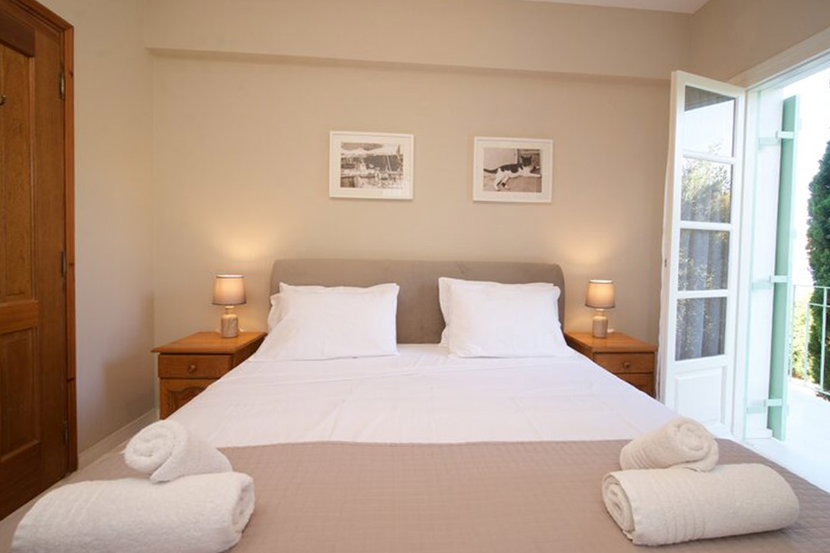 porto-fiscardo-room-8-bedroom