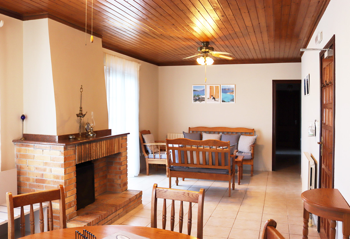 Porto-Fiscardo-Zavalata-Apartments-Angelos-Suite-Living-Room