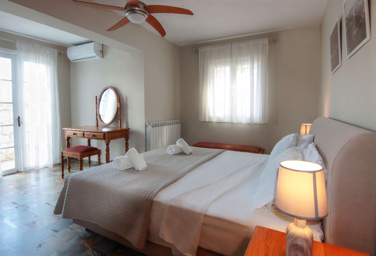 Porto-Fiscardo-Zavalata-Apartments-Georgias-Suite-Bedroom-3