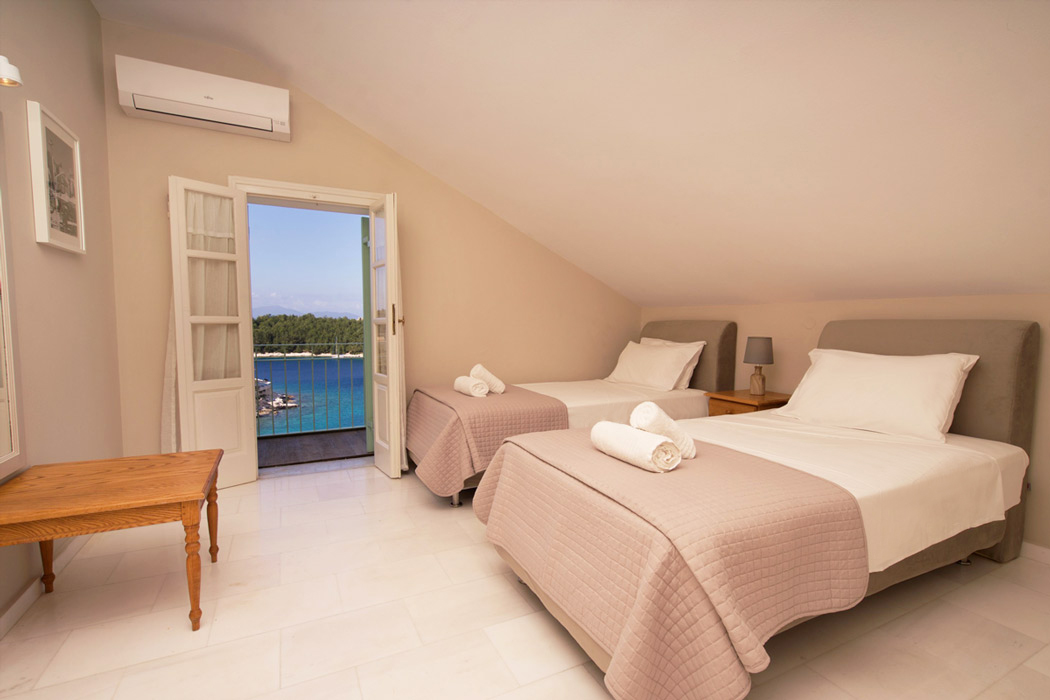 porto-fiscardo-room-10-bedroom