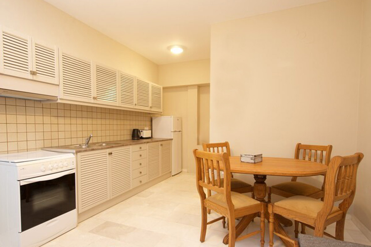 porto-fiscardo-room-2-kitchen