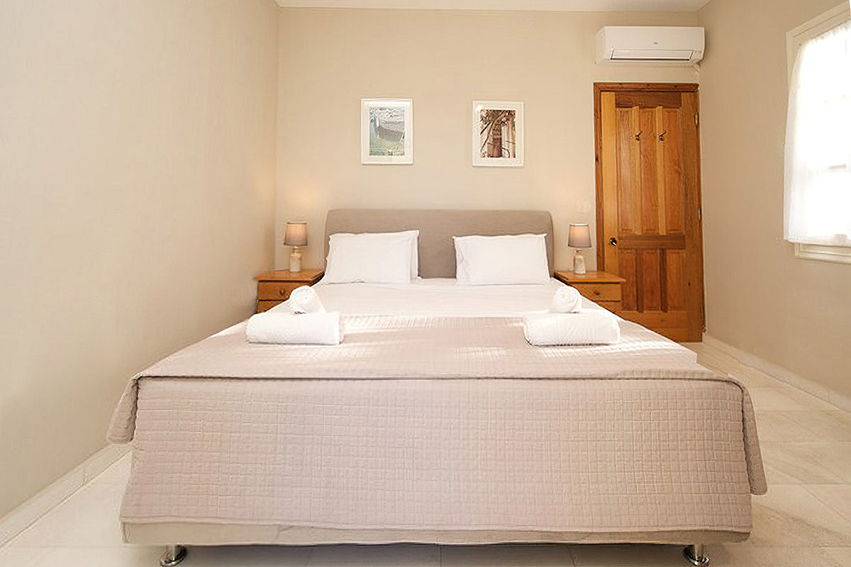 porto-fiscardo-room-3-main-bedroom