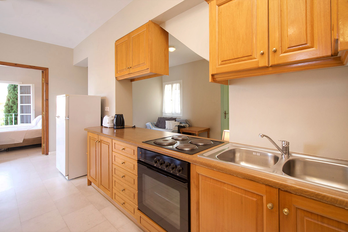 porto-fiscardo-room-8-kitchen